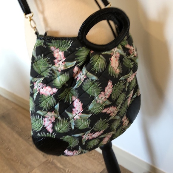 Maggi B Quilted Big hobo  cross-body bag Floral island leaf pattern handle black - Picture 10 of 11